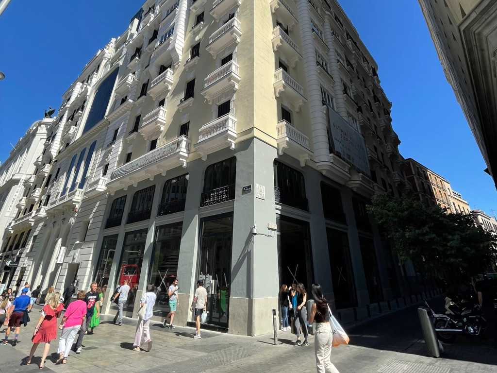 Univers Locker llega al corazón de la Gran Vía madrileña